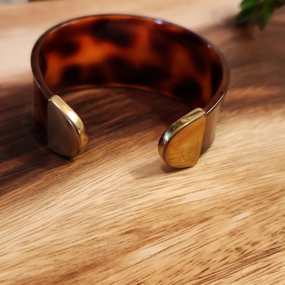 🚦3for$15🚦Vintage Faux Tortoise Shell and Gold Animal Print Cuff Bracelet